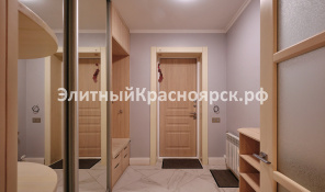 Фото 3: Просторный таунхаус в светлых тонах с террасой и лужайкой