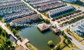 Большой таунхаус в Инкоме. цена 38000000.00 Фото 2.