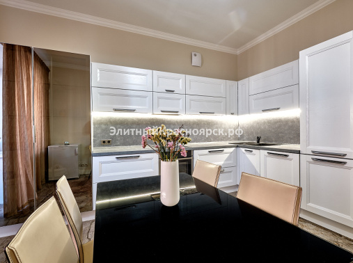 Четырехкомнатная квартира в тихом центре с ремонтом в классическом стиле цена 22000000.00