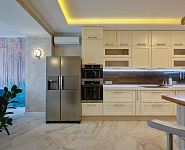 Просторный таунхаус в светлых тонах с террасой и лужайкой Просторный таунхаус в светлых тонах с террасой и лужайкой