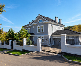 Коттедж на ул.Чистый Лог, где участок заканчивается лесом