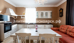 Трёхкомнатная квартира с классическими интерьерами в Удачном. цена 19000000.00 Фото 2.