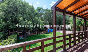 Фото 2: Трехэтажный коттедж в Покровке с лифтом