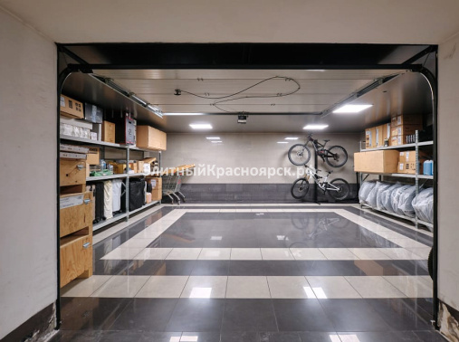 Просторный подземный гараж в самом центре города цена 13500000.00