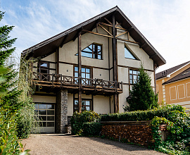 Элегантный коттедж в стиле фахверк в Горном. район 