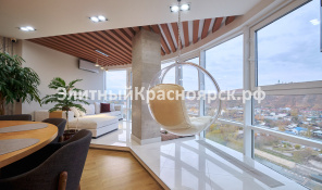 Фото 3: Двухуровневая квартира 302 кв.м. в центре, вид на часовню