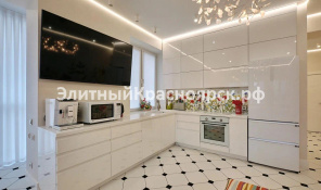 Необыкновенная квартира на ул. Живописной. цена 24900000.00 Фото 3.