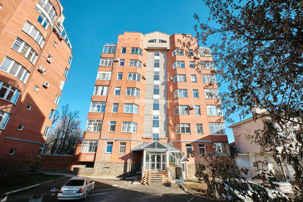 Большая квартира в Академгородке.